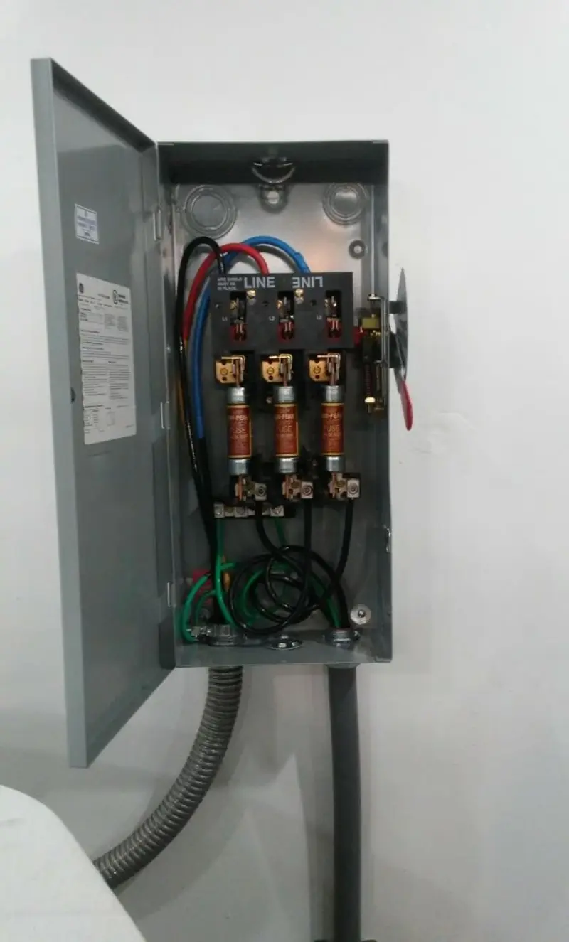 Three-phase disconnect switch installed for Smoke Detector Installation in Maumelle